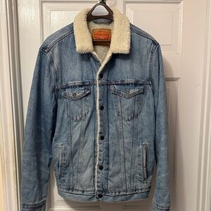 Levi’s trucker jean jacket. Size Large